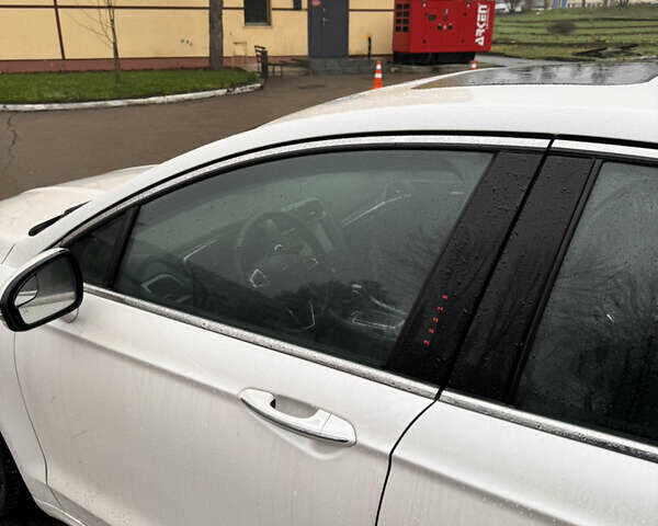 Білий Форд Фьюжен, об'ємом двигуна 0 л та пробігом 158 тис. км за 10000 $, фото 5 на Automoto.ua