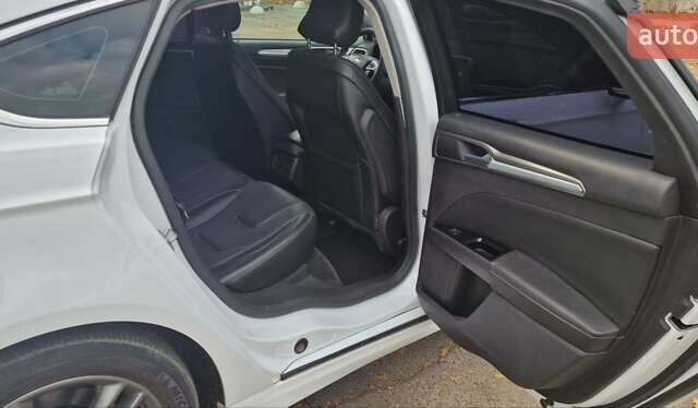 Білий Форд Фьюжен, об'ємом двигуна 2 л та пробігом 130 тис. км за 14900 $, фото 19 на Automoto.ua