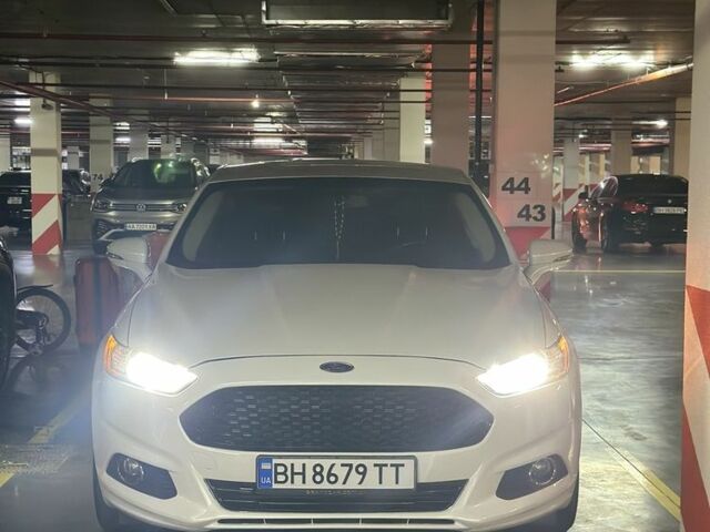 Белый Форд Фьюжн, объемом двигателя 2 л и пробегом 144 тыс. км за 14400 $, фото 4 на Automoto.ua