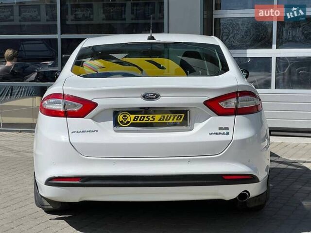 Білий Форд Фьюжен, об'ємом двигуна 2 л та пробігом 75 тис. км за 12900 $, фото 4 на Automoto.ua