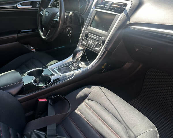 Форд Фьюжен 2015 у Львові на Automoto.ua Білий Форд Фьюжен, об'ємом двигуна 2 л та пробігом 200 тис. км за 9500 $, фото 9 на Automoto.ua