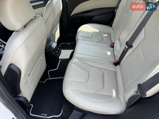 Білий Форд Фьюжен, об'ємом двигуна 2 л та пробігом 148 тис. км за 14000 $, фото 1 на Automoto.ua