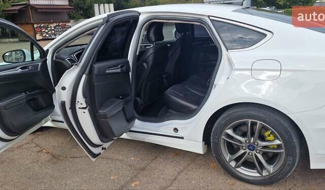 Білий Форд Фьюжен, об'ємом двигуна 2 л та пробігом 130 тис. км за 14900 $, фото 10 на Automoto.ua