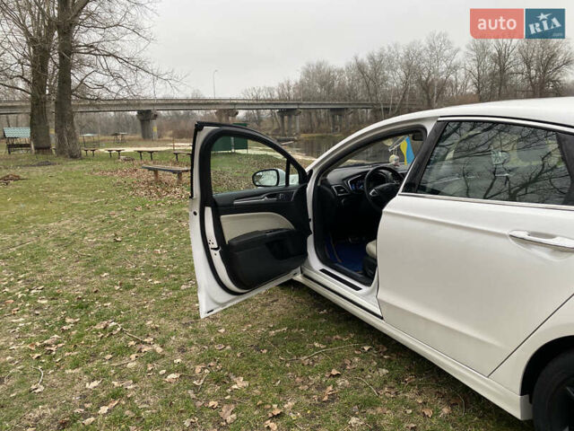 Белый Форд Фьюжн, объемом двигателя 2 л и пробегом 400 тыс. км за 9200 $, фото 12 на Automoto.ua