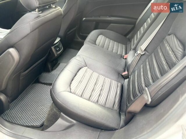 Белый Форд Фьюжн, объемом двигателя 2.49 л и пробегом 275 тыс. км за 8500 $, фото 15 на Automoto.ua