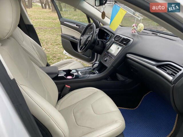 Белый Форд Фьюжн, объемом двигателя 2 л и пробегом 400 тыс. км за 9200 $, фото 7 на Automoto.ua