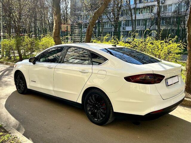 Белый Форд Фьюжн, объемом двигателя 2 л и пробегом 121 тыс. км за 10900 $, фото 5 на Automoto.ua