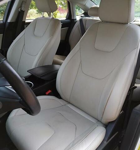 Белый Форд Фьюжн, объемом двигателя 2 л и пробегом 235 тыс. км за 11000 $, фото 3 на Automoto.ua