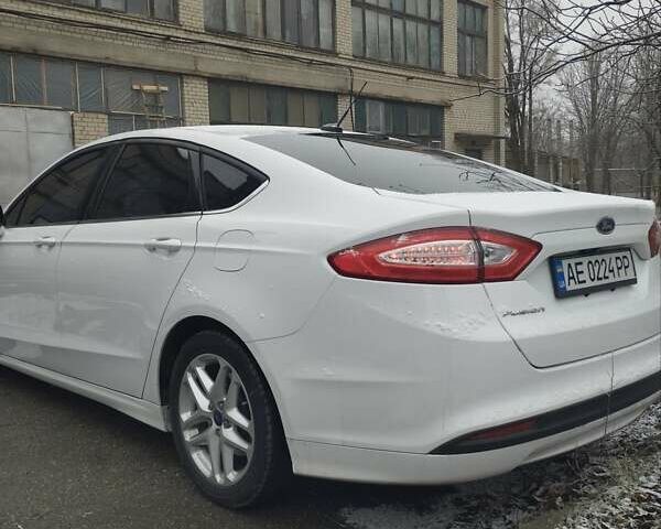 Белый Форд Фьюжн, объемом двигателя 2.5 л и пробегом 130 тыс. км за 11000 $, фото 3 на Automoto.ua