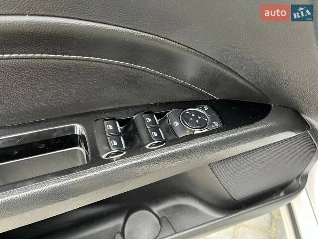 Белый Форд Фьюжн, объемом двигателя 2 л и пробегом 199 тыс. км за 11500 $, фото 33 на Automoto.ua