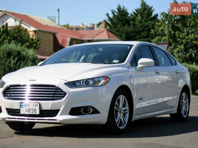 Белый Форд Фьюжн, объемом двигателя 2 л и пробегом 133 тыс. км за 14000 $, фото 1 на Automoto.ua