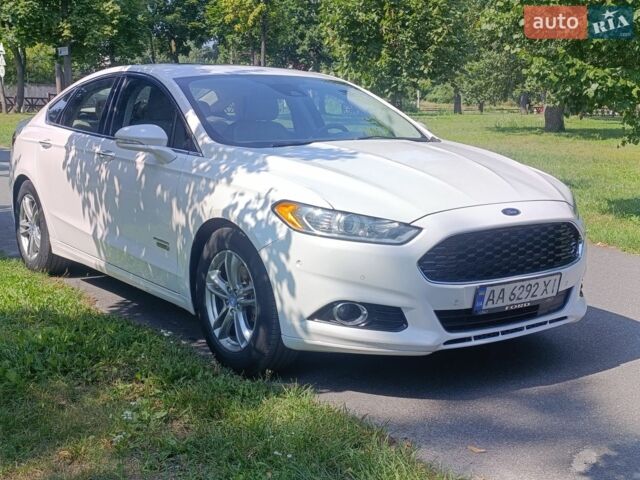 Білий Форд Фьюжен, об'ємом двигуна 2 л та пробігом 207 тис. км за 12500 $, фото 5 на Automoto.ua