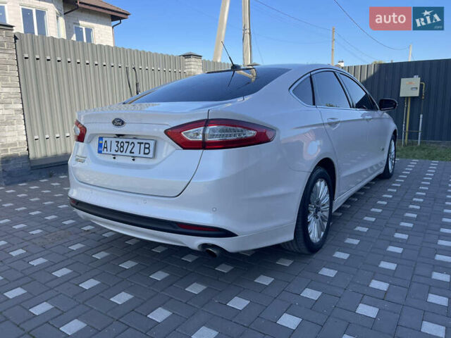 Білий Форд Фьюжен, об'ємом двигуна 2 л та пробігом 180 тис. км за 11400 $, фото 4 на Automoto.ua