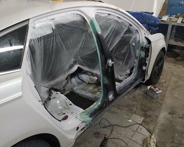 Белый Форд Фьюжн, объемом двигателя 2 л и пробегом 133 тыс. км за 14500 $, фото 17 на Automoto.ua