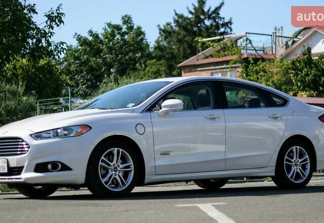 Белый Форд Фьюжн, объемом двигателя 2 л и пробегом 133 тыс. км за 14000 $, фото 2 на Automoto.ua