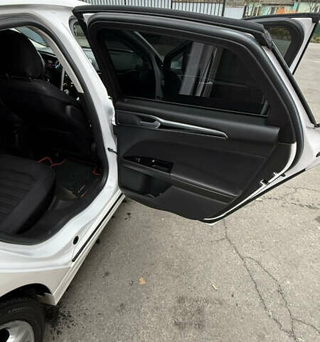 Белый Форд Фьюжн, объемом двигателя 2.5 л и пробегом 240 тыс. км за 9300 $, фото 22 на Automoto.ua