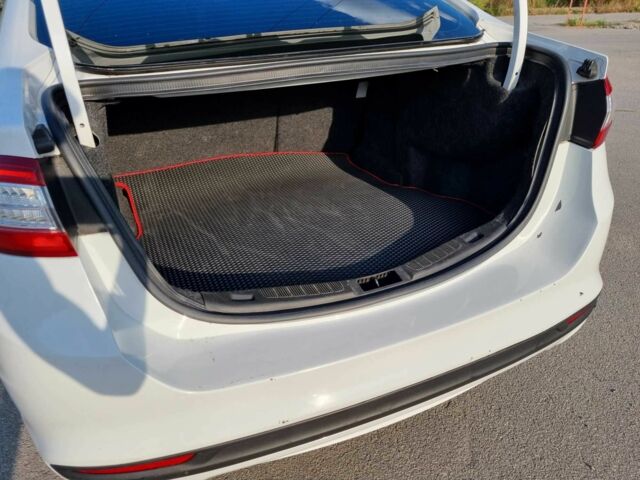 Білий Форд Фьюжен, об'ємом двигуна 2.5 л та пробігом 223 тис. км за 8500 $, фото 11 на Automoto.ua