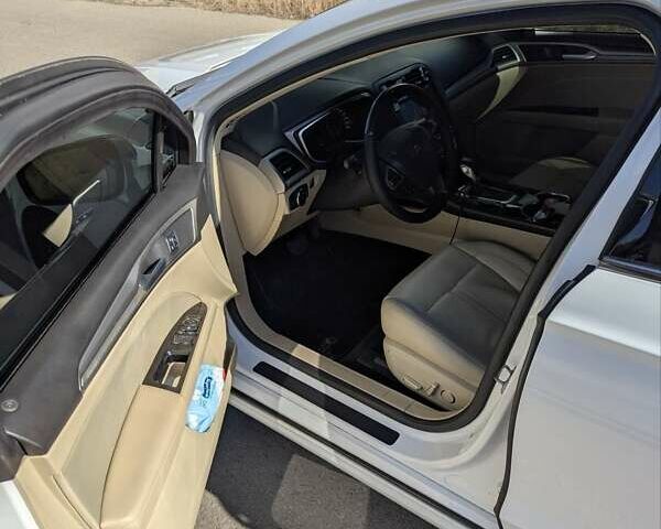 Белый Форд Фьюжн, объемом двигателя 2.5 л и пробегом 250 тыс. км за 9999 $, фото 8 на Automoto.ua