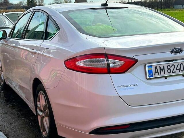 Белый Форд Фьюжн, объемом двигателя 2.5 л и пробегом 114 тыс. км за 10500 $, фото 4 на Automoto.ua