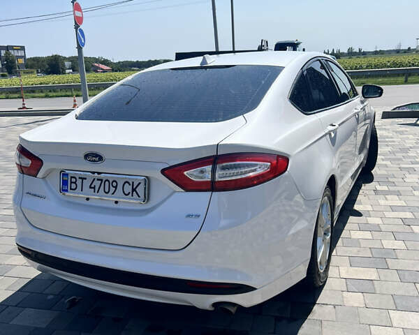 Форд Фьюжн 2015 в Полтаве на Automoto.ua Белый Форд Фьюжн, объемом двигателя 2.49 л и пробегом 210 тыс. км за 10200 $, фото 4 на Automoto.ua