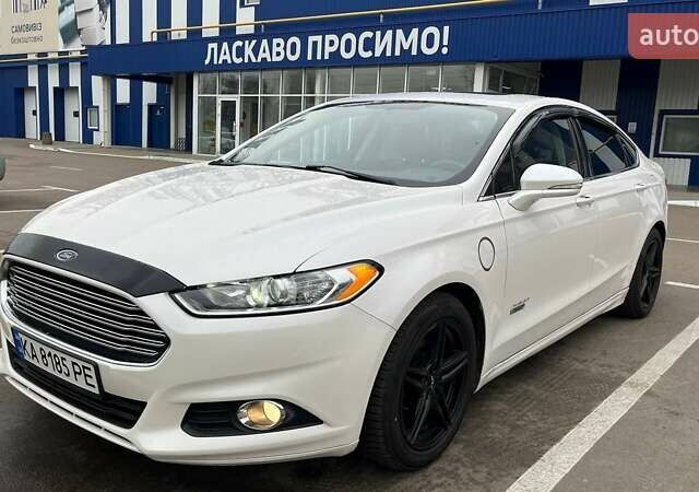 Білий Форд Фьюжен, об'ємом двигуна 2 л та пробігом 176 тис. км за 12500 $, фото 2 на Automoto.ua
