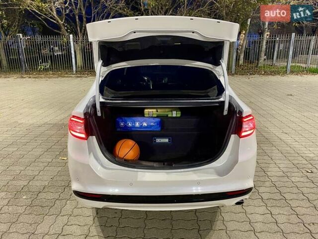 Білий Форд Фьюжен, об'ємом двигуна 2 л та пробігом 154 тис. км за 14400 $, фото 13 на Automoto.ua