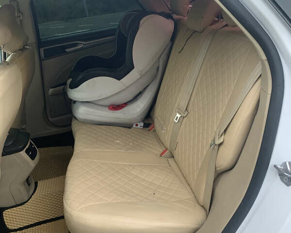 Білий Форд Фьюжен, об'ємом двигуна 2.5 л та пробігом 238 тис. км за 9300 $, фото 6 на Automoto.ua