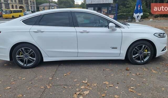 Білий Форд Фьюжен, об'ємом двигуна 2 л та пробігом 130 тис. км за 14900 $, фото 25 на Automoto.ua