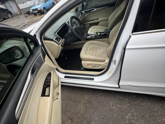 Білий Форд Фьюжен, об'ємом двигуна 1.5 л та пробігом 204 тис. км за 8000 $, фото 12 на Automoto.ua