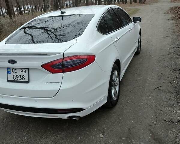 Белый Форд Фьюжн, объемом двигателя 2 л и пробегом 240 тыс. км за 10800 $, фото 2 на Automoto.ua