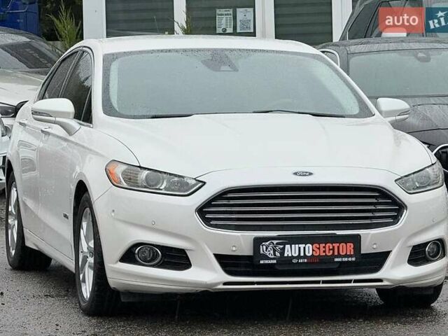 Білий Форд Фьюжен, об'ємом двигуна 2 л та пробігом 127 тис. км за 16000 $, фото 4 на Automoto.ua