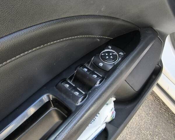 Белый Форд Фьюжн, объемом двигателя 2 л и пробегом 259 тыс. км за 10700 $, фото 47 на Automoto.ua