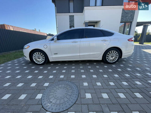 Білий Форд Фьюжен, об'ємом двигуна 2 л та пробігом 180 тис. км за 11400 $, фото 2 на Automoto.ua