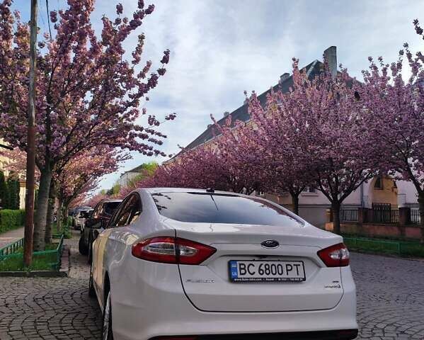 Белый Форд Фьюжн, объемом двигателя 2 л и пробегом 215 тыс. км за 10550 $, фото 4 на Automoto.ua
