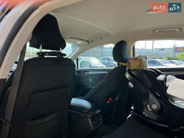 Білий Форд Фьюжен, об'ємом двигуна 2 л та пробігом 75 тис. км за 12900 $, фото 16 на Automoto.ua