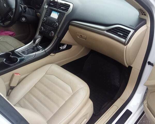 Білий Форд Фьюжен, об'ємом двигуна 2.5 л та пробігом 230 тис. км за 10300 $, фото 6 на Automoto.ua