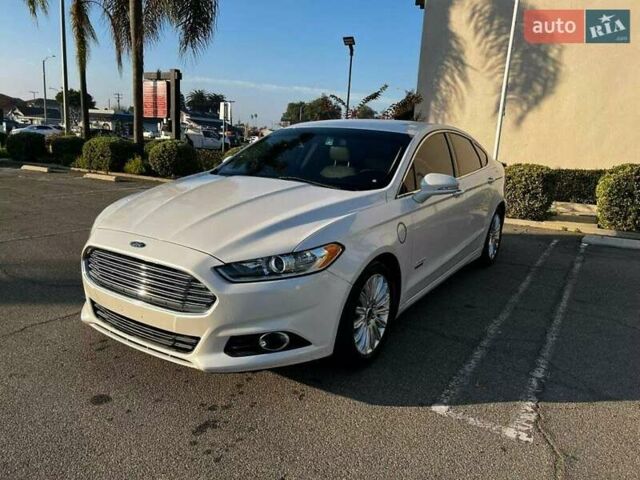 Белый Форд Фьюжн, объемом двигателя 2 л и пробегом 188 тыс. км за 2900 $, фото 1 на Automoto.ua