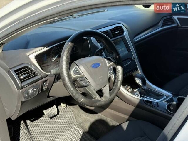 Белый Форд Фьюжн, объемом двигателя 2.49 л и пробегом 250 тыс. км за 8800 $, фото 10 на Automoto.ua