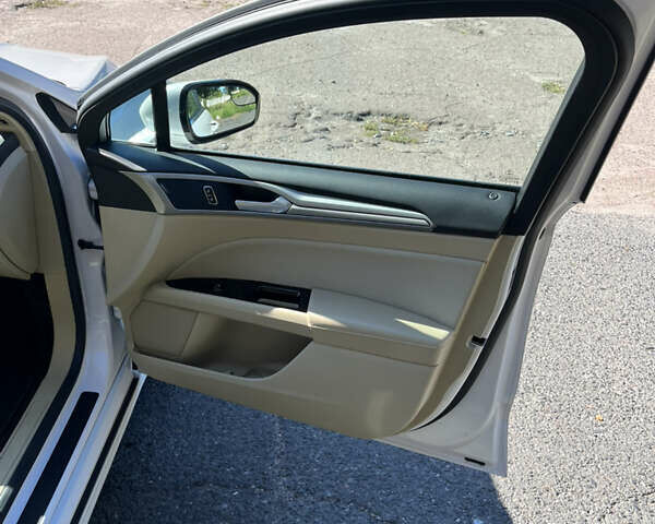 Белый Форд Фьюжн, объемом двигателя 2.5 л и пробегом 42 тыс. км за 12999 $, фото 18 на Automoto.ua