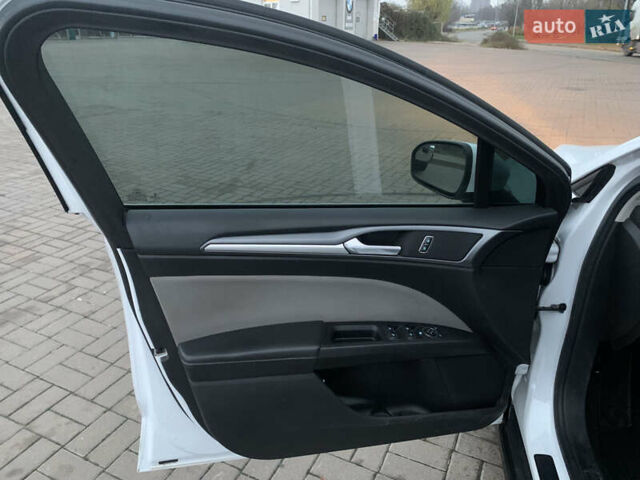 Белый Форд Фьюжн, объемом двигателя 2.5 л и пробегом 160 тыс. км за 10200 $, фото 14 на Automoto.ua