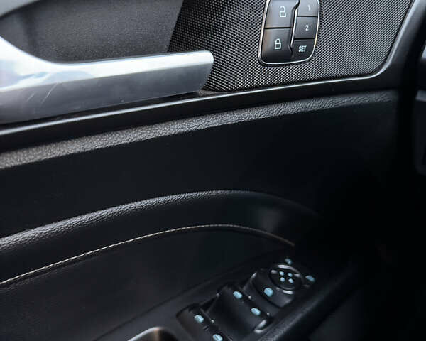 Білий Форд Фьюжен, об'ємом двигуна 2 л та пробігом 236 тис. км за 12999 $, фото 17 на Automoto.ua