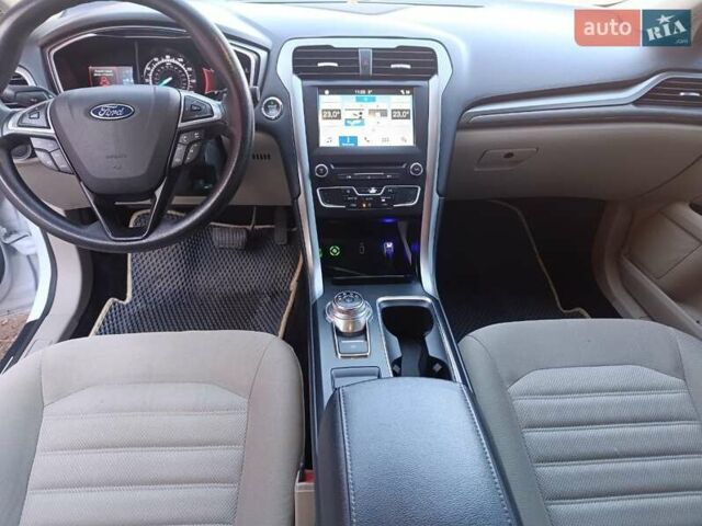Форд Фьюжен 2016 у Львові на Automoto.ua Білий Форд Фьюжен, об'ємом двигуна 2.49 л та пробігом 112 тис. км за 12500 $, фото 5 на Automoto.ua