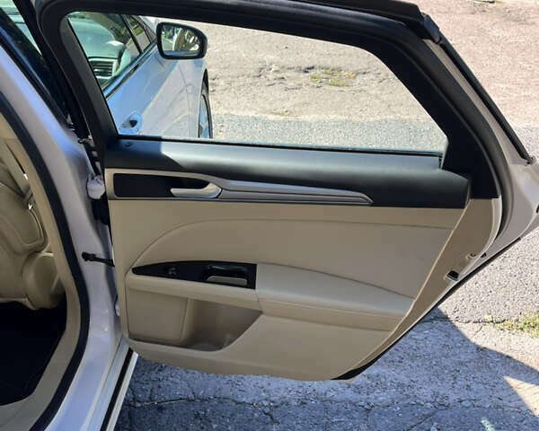 Белый Форд Фьюжн, объемом двигателя 2.5 л и пробегом 42 тыс. км за 12999 $, фото 15 на Automoto.ua