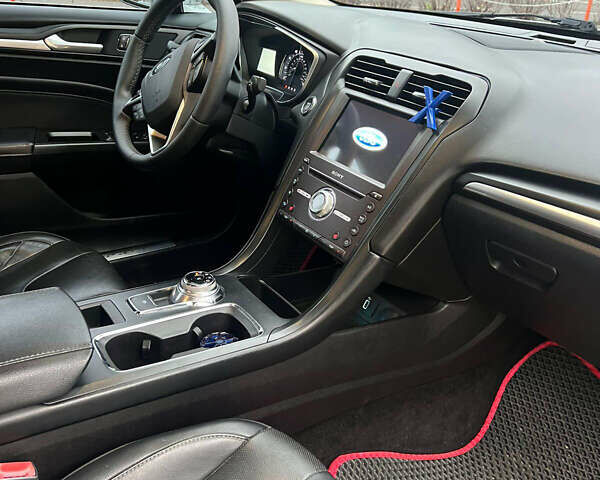 Білий Форд Фьюжен, об'ємом двигуна 2 л та пробігом 210 тис. км за 11000 $, фото 3 на Automoto.ua