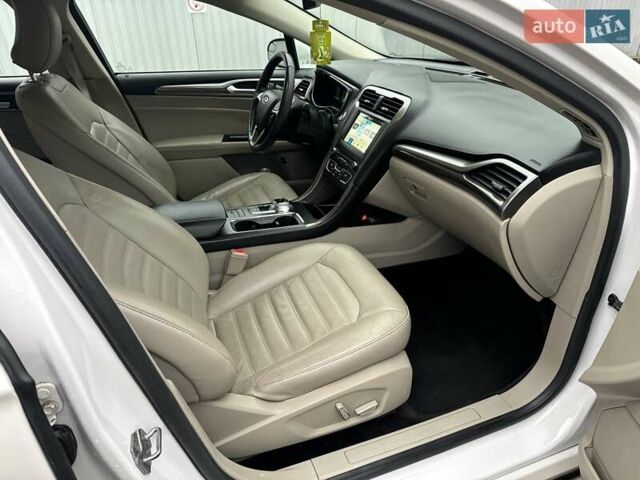 Белый Форд Фьюжн, объемом двигателя 2 л и пробегом 260 тыс. км за 13400 $, фото 29 на Automoto.ua