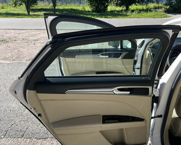 Белый Форд Фьюжн, объемом двигателя 2.5 л и пробегом 42 тыс. км за 12999 $, фото 13 на Automoto.ua