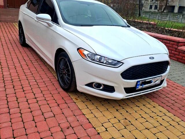 Білий Форд Фьюжен, об'ємом двигуна 1.5 л та пробігом 160 тис. км за 12000 $, фото 4 на Automoto.ua