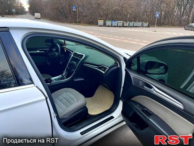 Белый Форд Фьюжн, объемом двигателя 2.5 л и пробегом 192 тыс. км за 12000 $, фото 5 на Automoto.ua