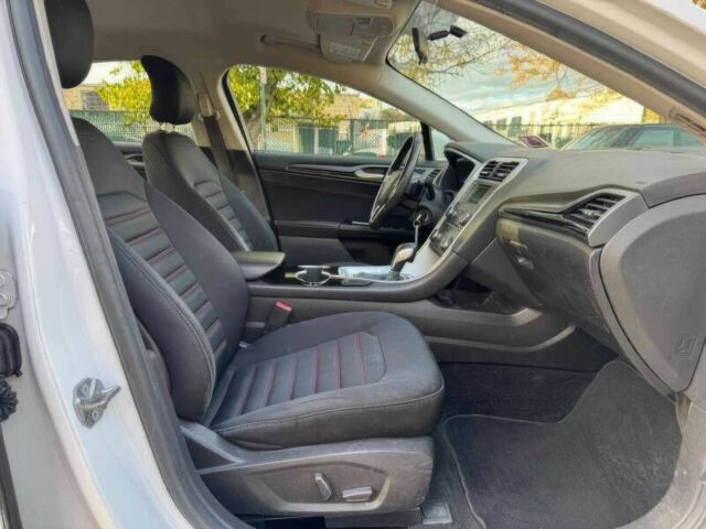 Білий Форд Фьюжен, об'ємом двигуна 2 л та пробігом 77 тис. км за 6200 $, фото 9 на Automoto.ua