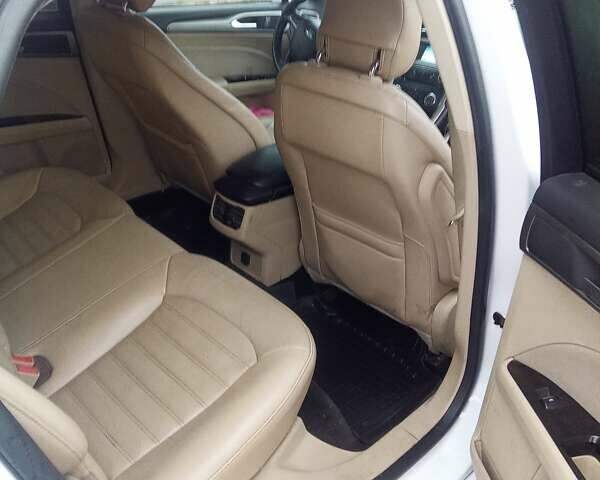 Білий Форд Фьюжен, об'ємом двигуна 2.5 л та пробігом 230 тис. км за 10300 $, фото 4 на Automoto.ua